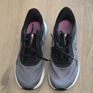 Nike Women's Gray and Pink Sneakers